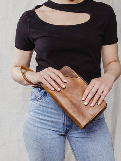 Model holding brown Rani wallet