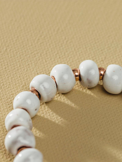 White and gold ceramic bead bracelet. 